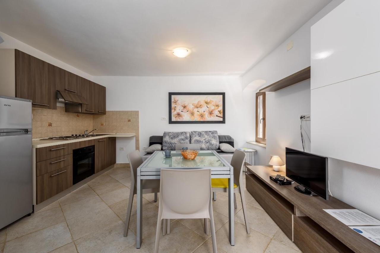 Apartments Dante Umag Exterior photo